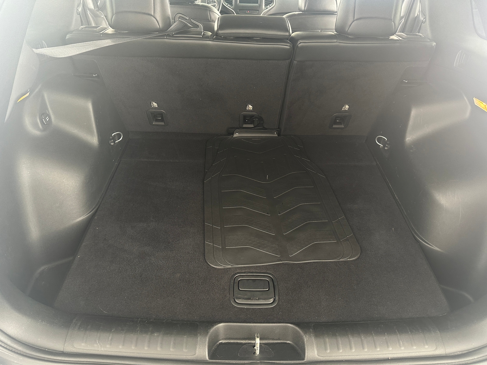 Thumbnail: 2019 Jeep Cherokee - 7