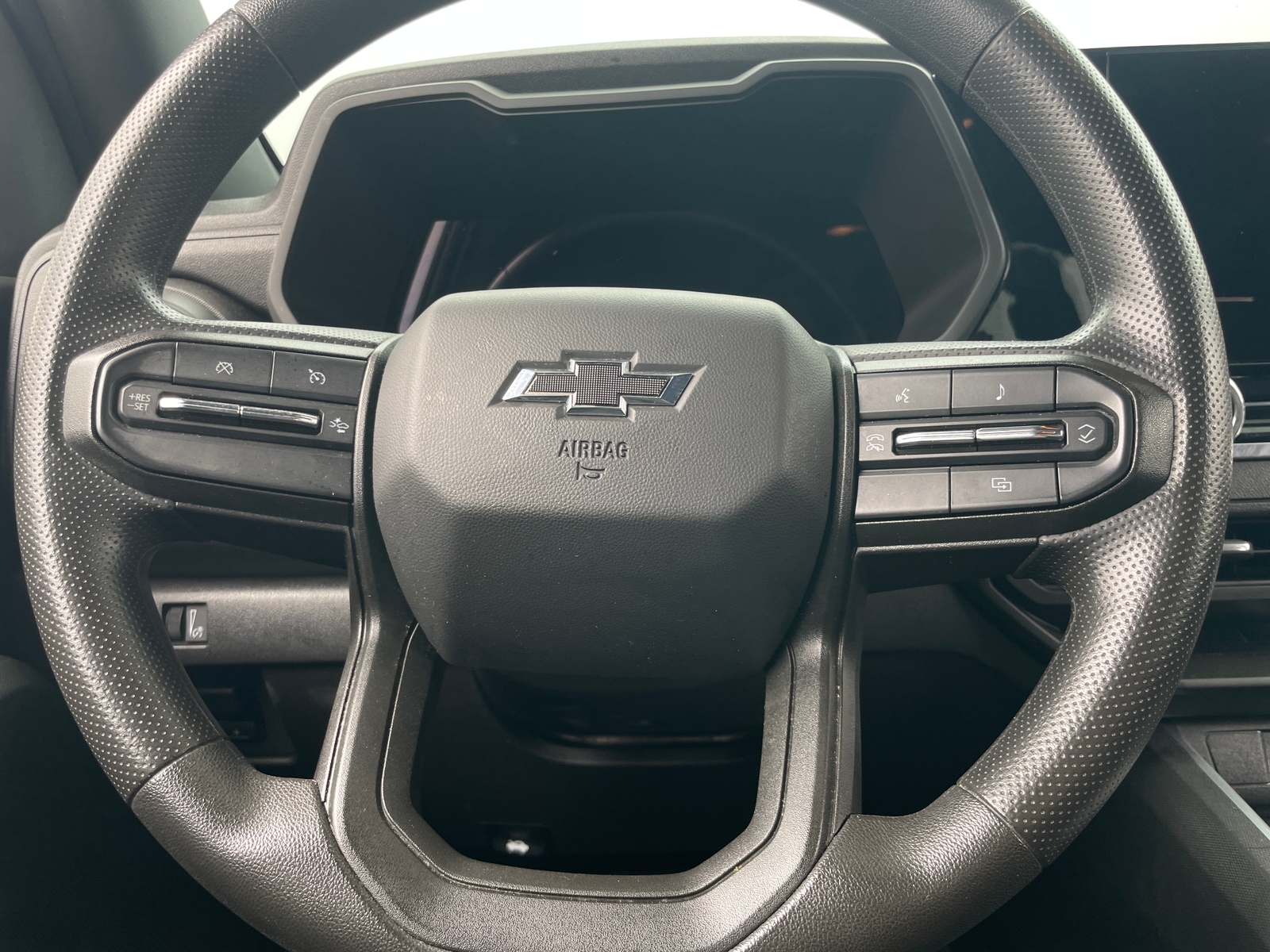 Thumbnail: 2023 Chevrolet Colorado - 5