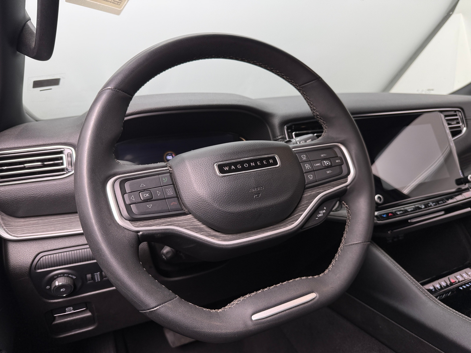Thumbnail: 2023 Jeep Wagoneer - 4