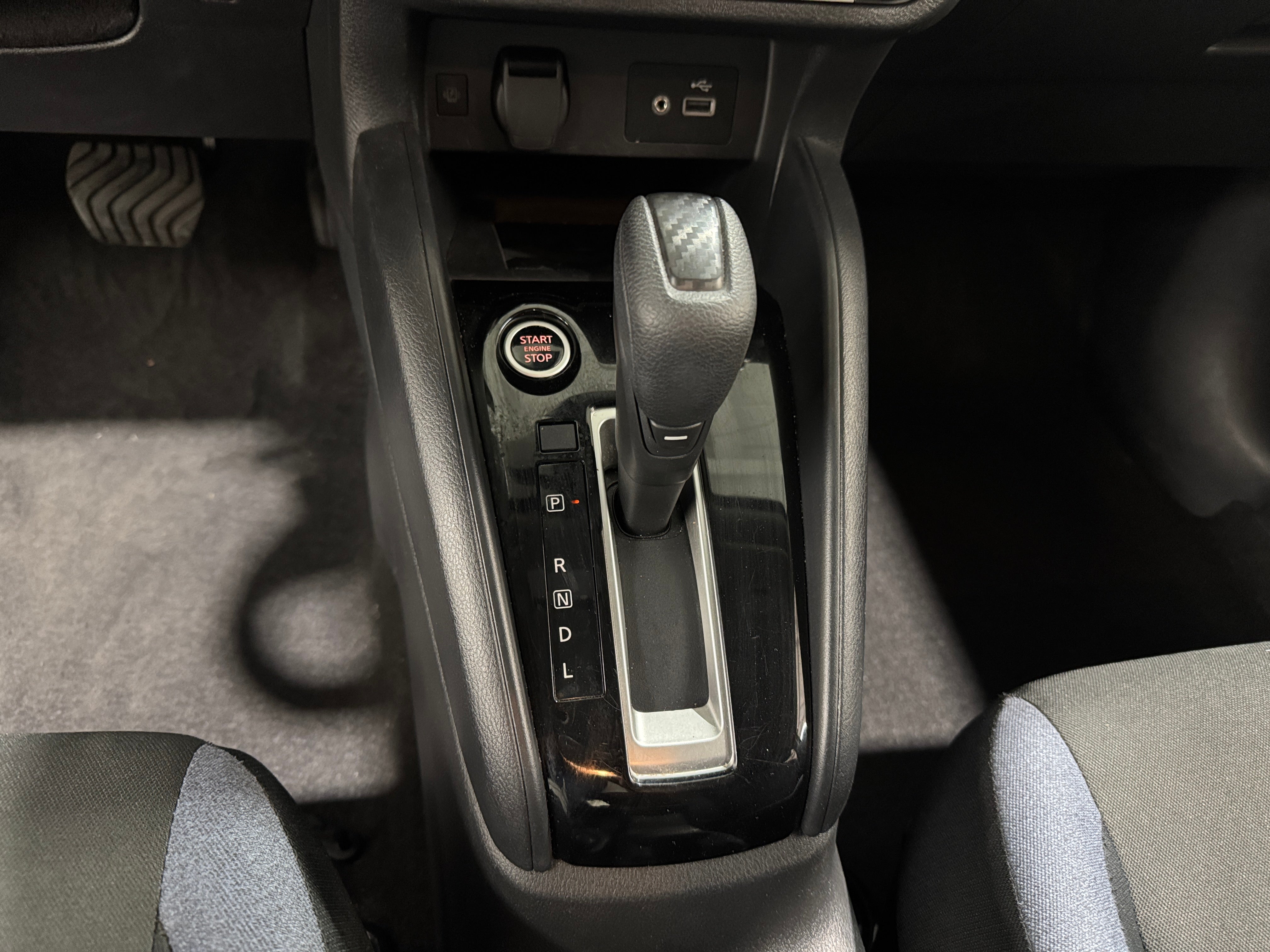 2025 Nissan Versa Sedan SV - Photo 4