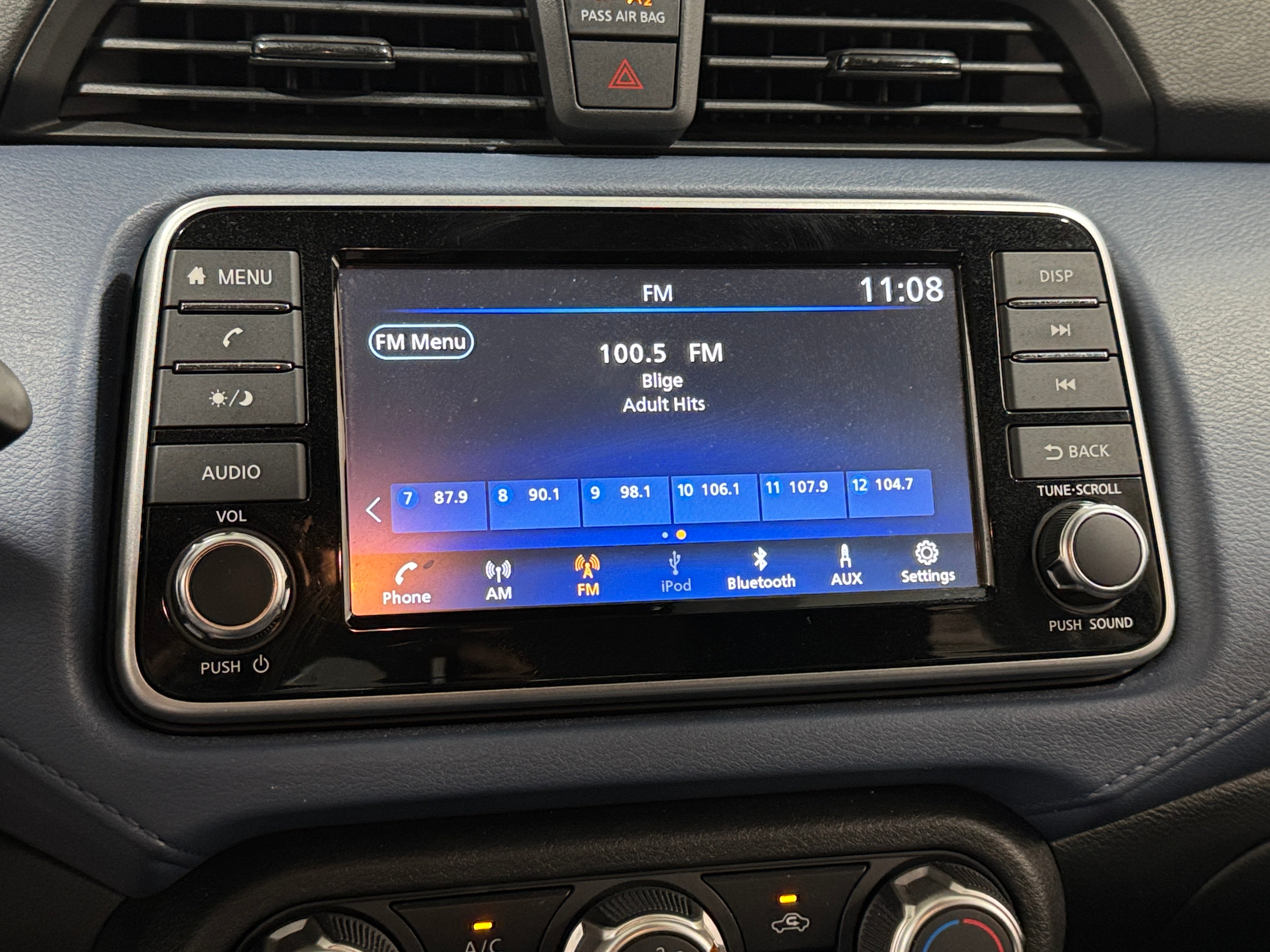 2025 Nissan Versa Sedan SV - Photo 11