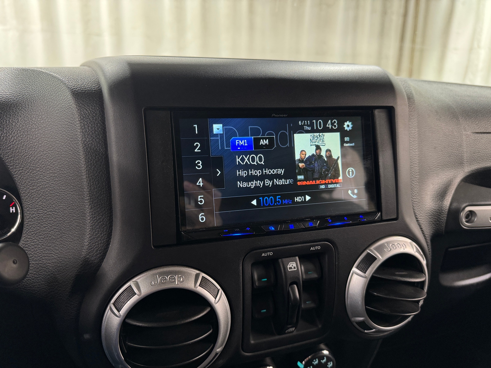 Thumbnail: 2016 Jeep Wrangler - 3