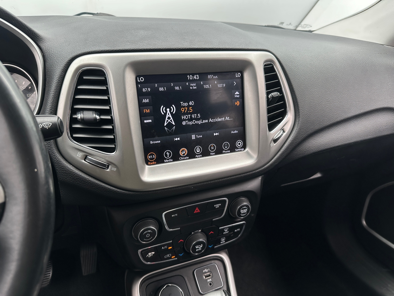 Thumbnail: 2019 Jeep Compass - 3