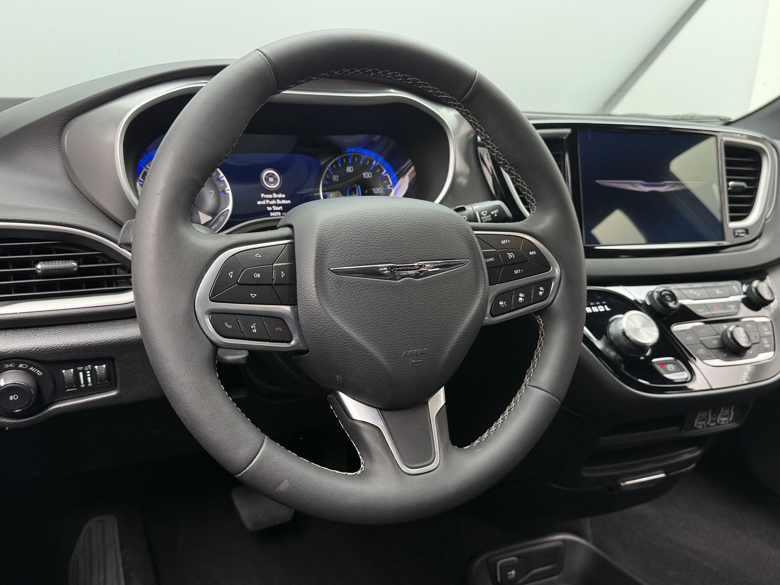 Thumbnail: 2025 Chrysler Pacifica - 4