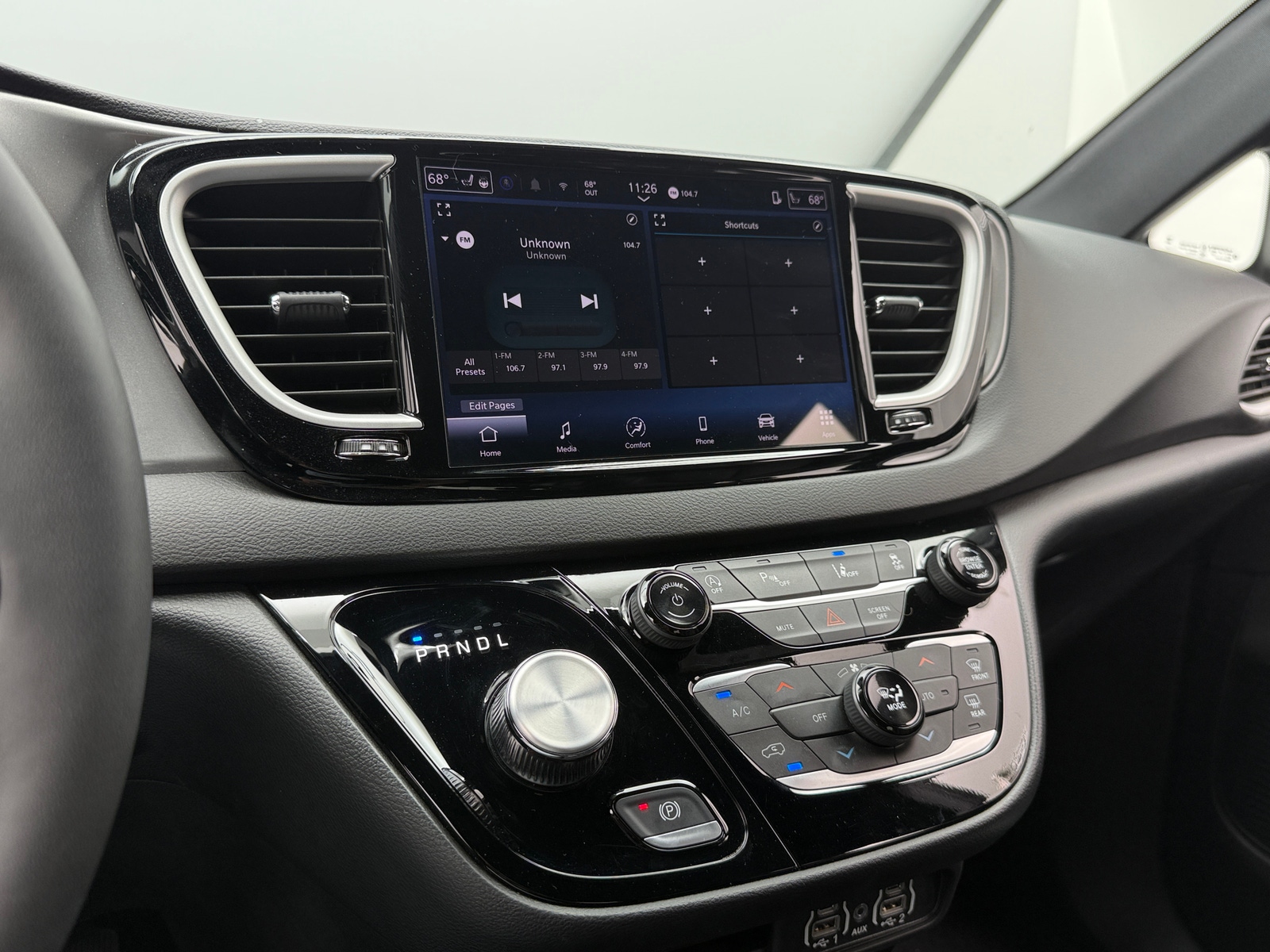 Thumbnail: 2025 Chrysler Pacifica - 3