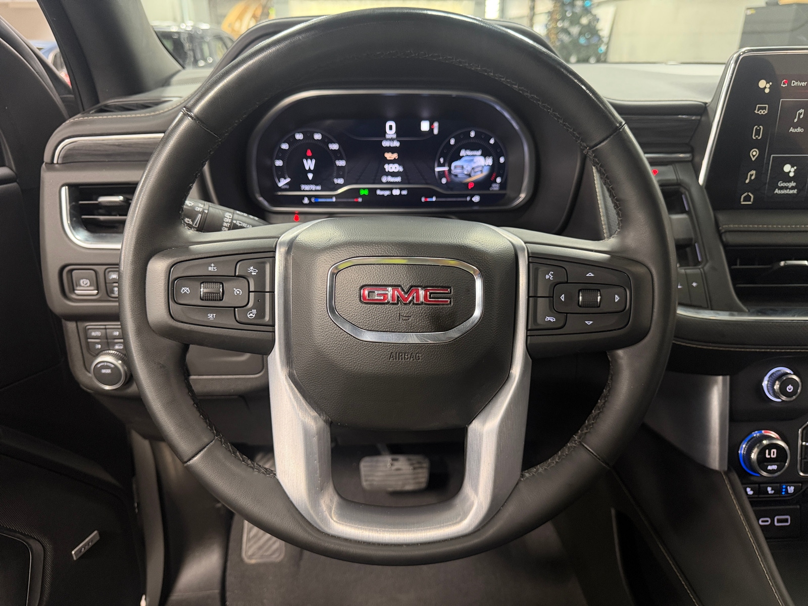 Thumbnail: 2023 GMC Yukon XL - 4