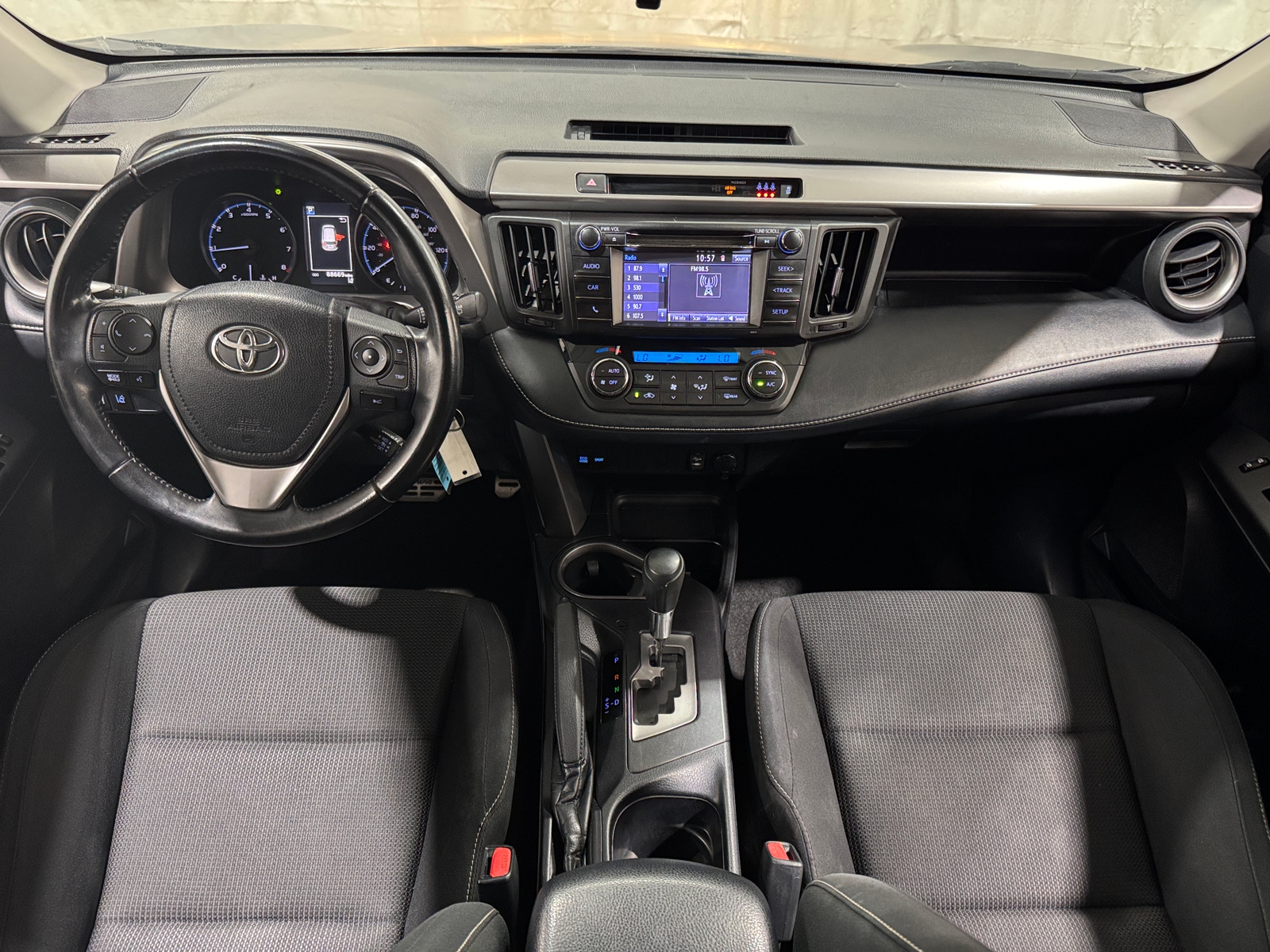 Thumbnail: 2018 Toyota RAV4 - 3