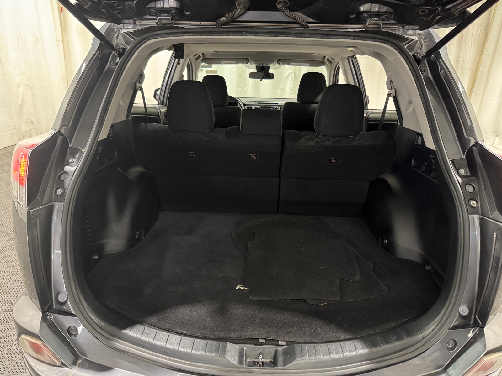 Thumbnail: 2018 Toyota RAV4 - 7
