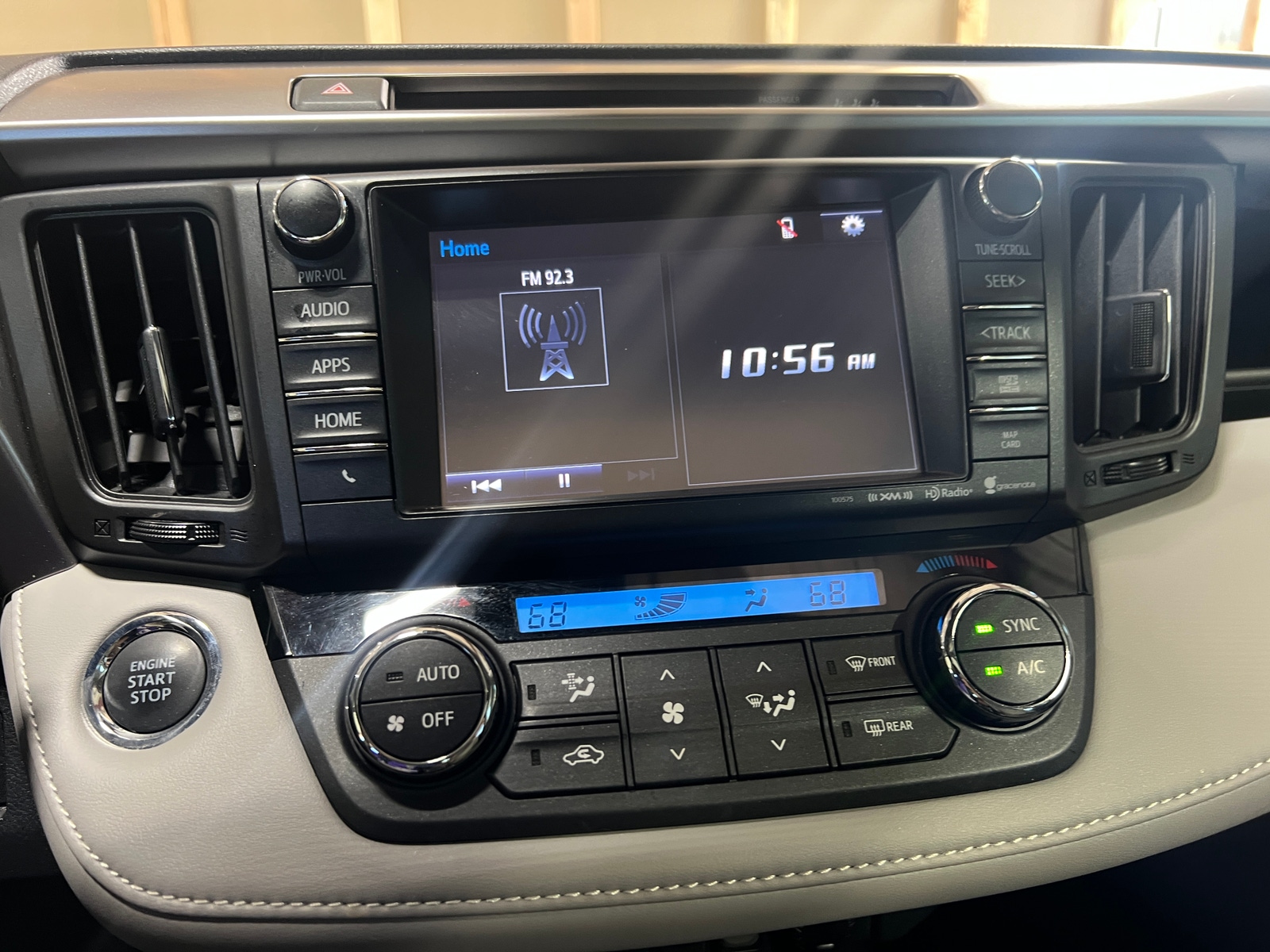 Thumbnail: 2018 Toyota RAV4 - 3