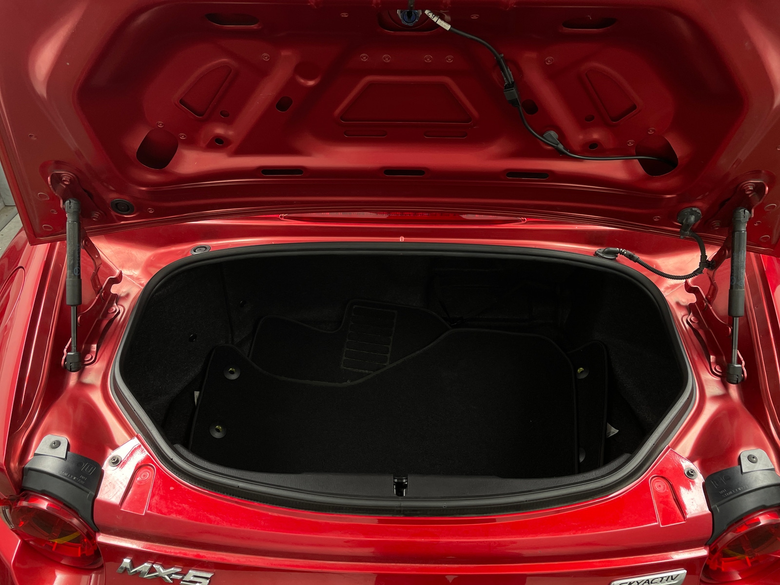 Thumbnail: 2016 Mazda MX-5 Miata - 6