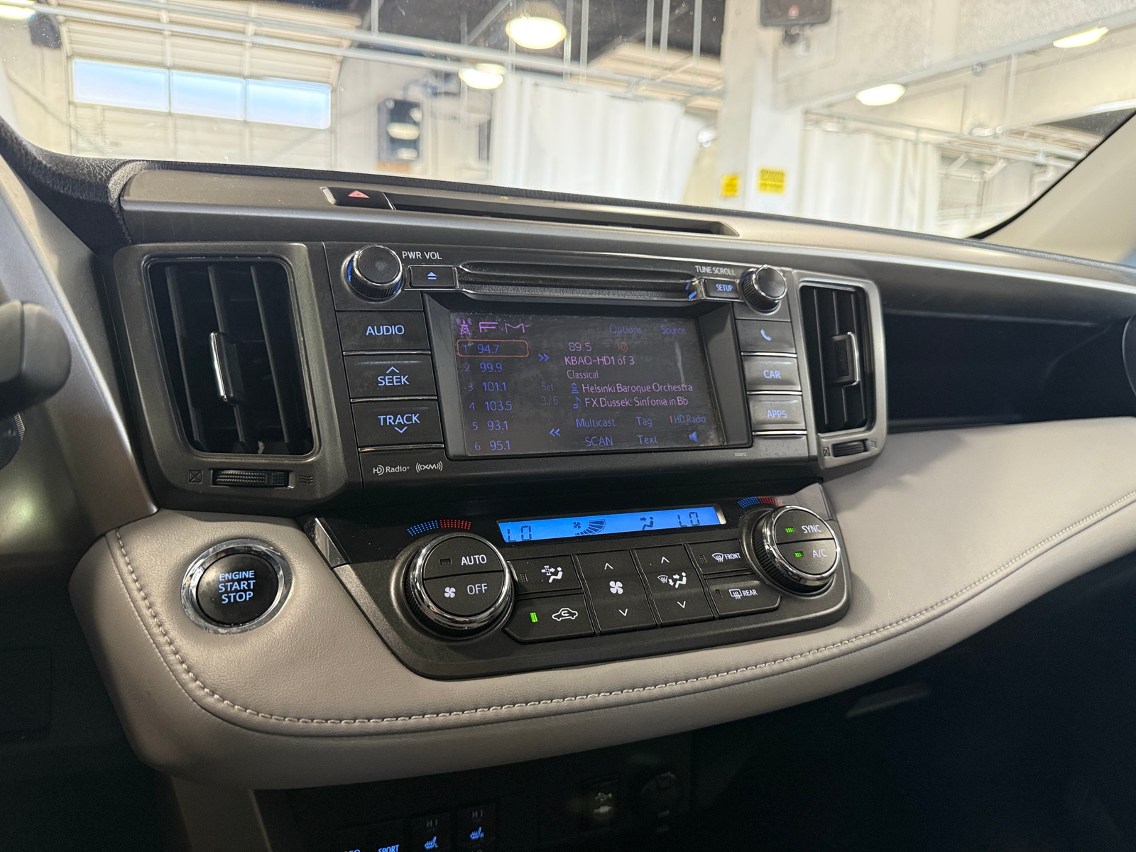 Thumbnail: 2013 Toyota RAV4 - 4
