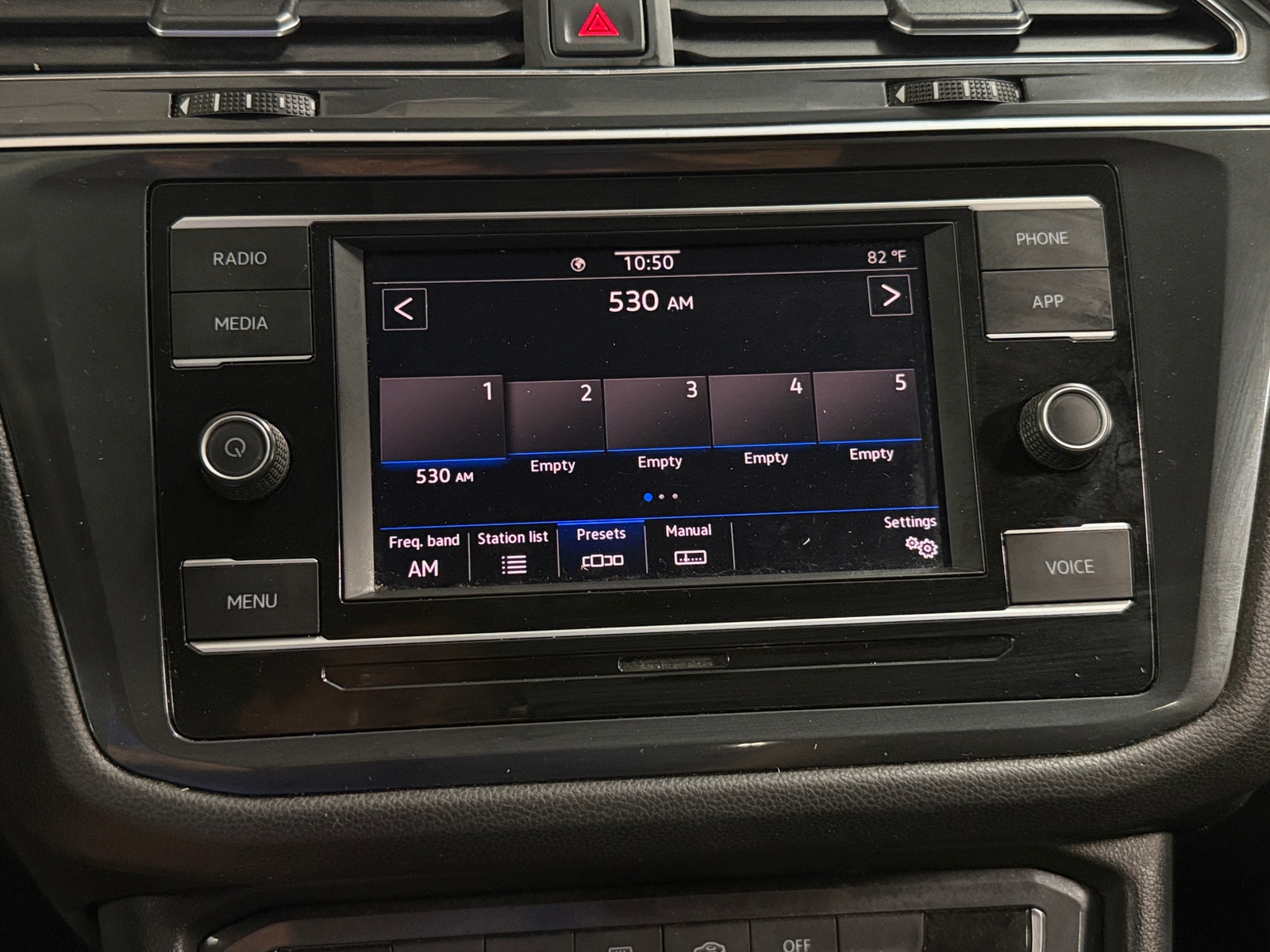 Thumbnail: 2020 Volkswagen Tiguan - 4