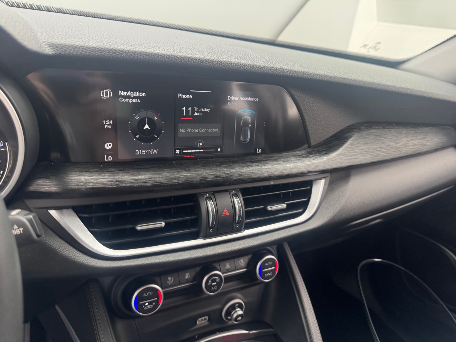 Thumbnail: 2020 Alfa Romeo Stelvio - 3