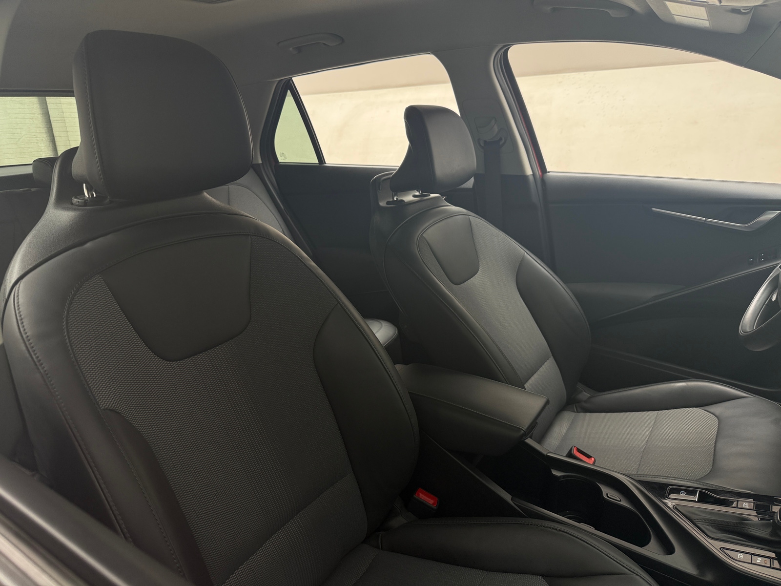 Thumbnail: 2023 Kia Niro - 2