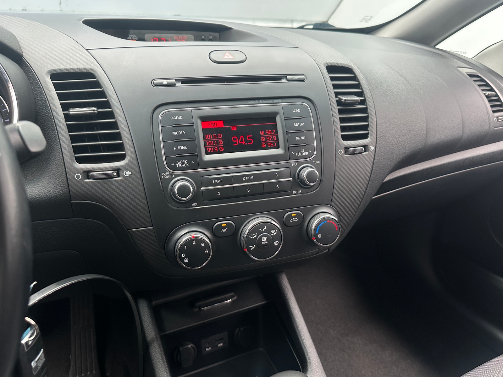 Thumbnail: 2015 Kia Forte - 4