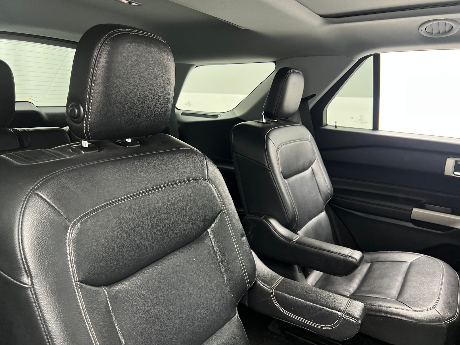 Thumbnail: 2020 Ford Explorer - 5