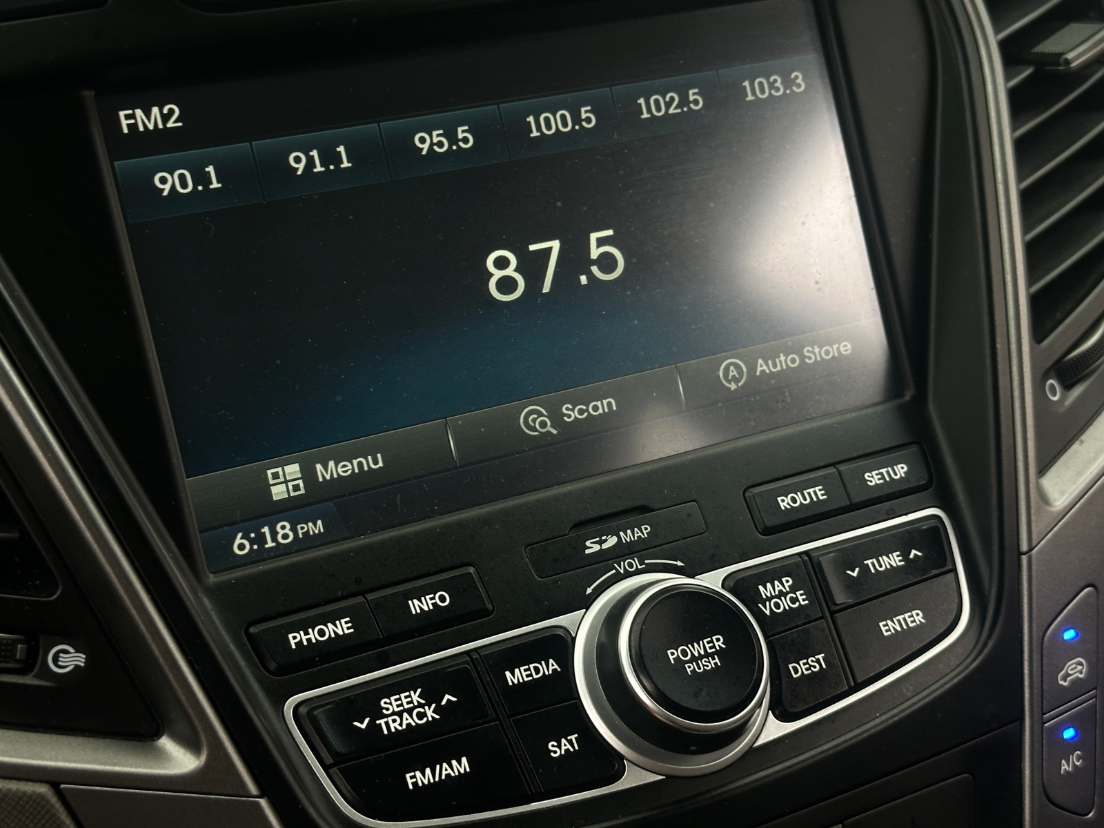 Thumbnail: 2016 Hyundai Santa Fe - 3