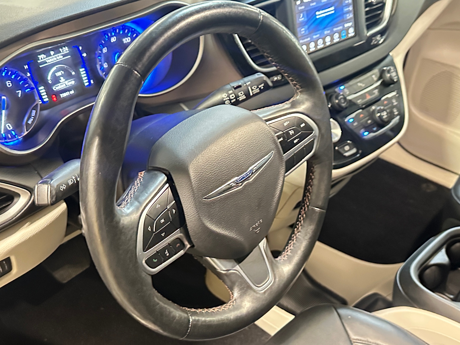 Thumbnail: 2019 Chrysler Pacifica - 4