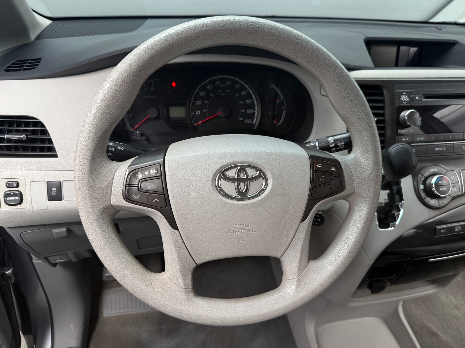 Thumbnail: 2013 Toyota Sienna - 5