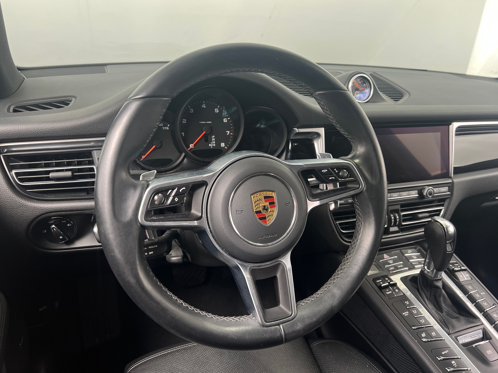 Thumbnail: 2021 Porsche Macan - 4