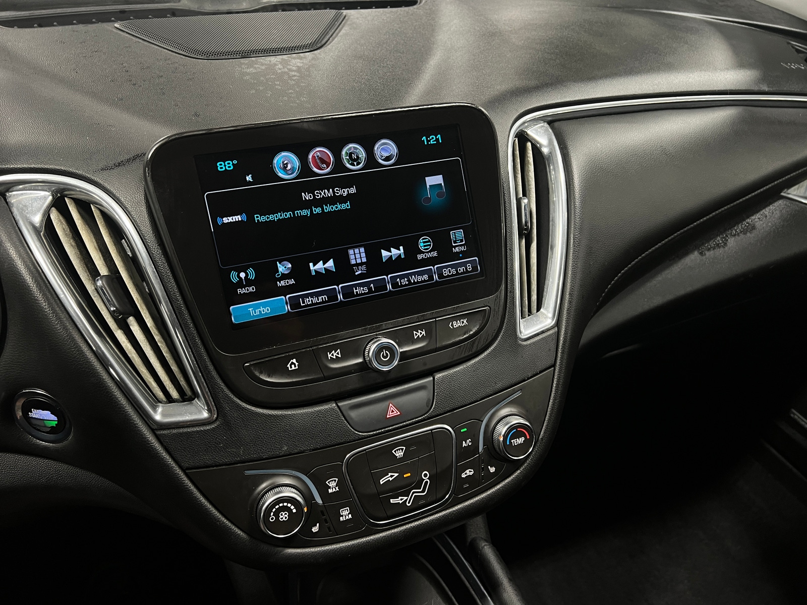 Thumbnail: 2017 Chevrolet Malibu - 3