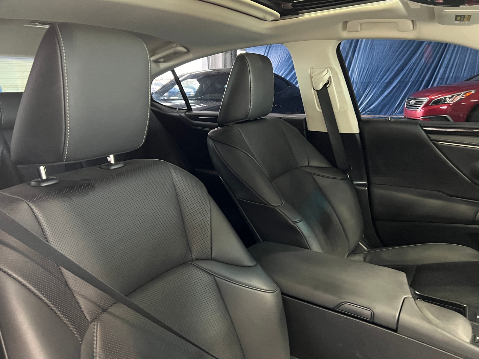 Thumbnail: 2021 Lexus ES - 2