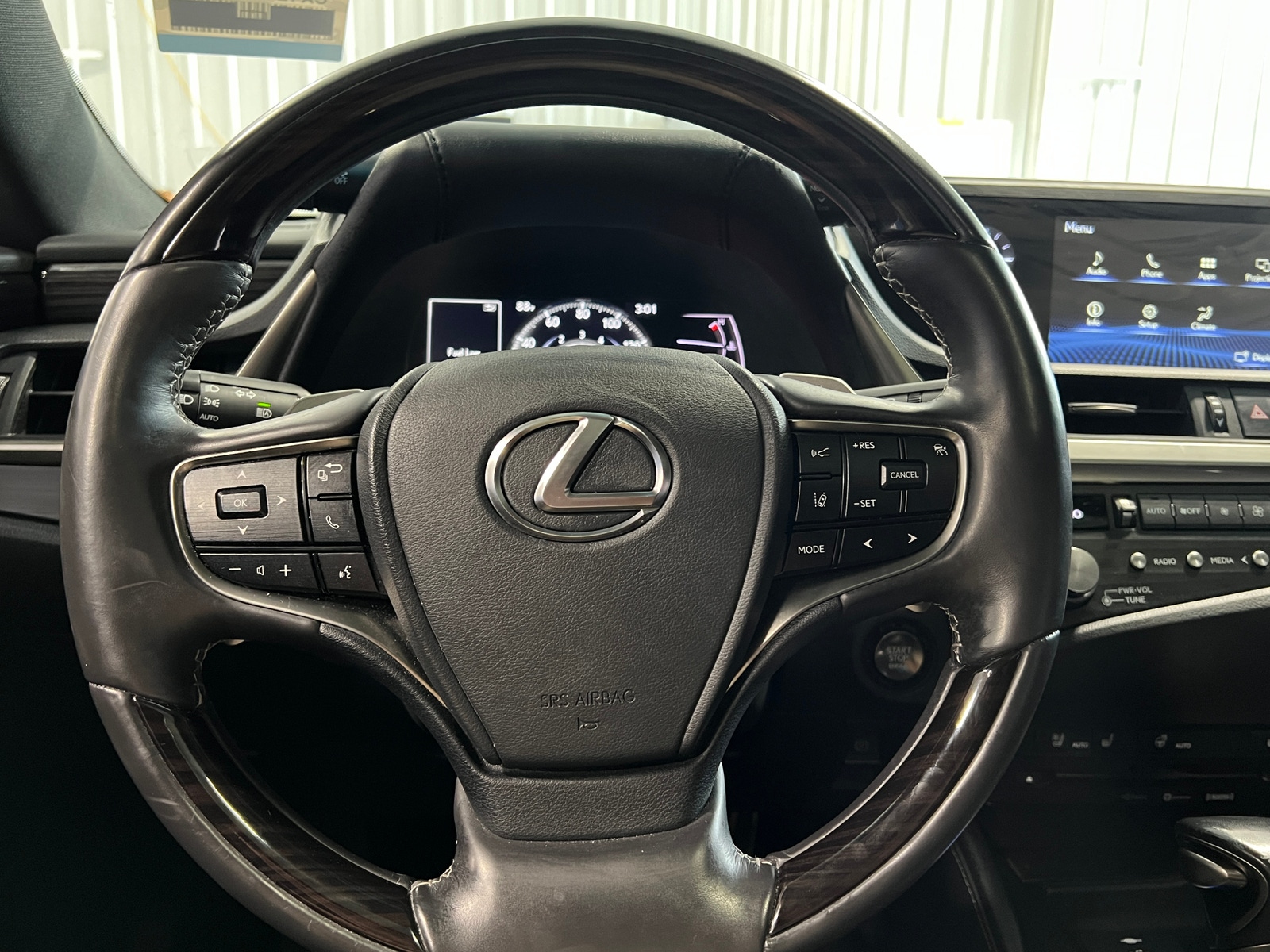 Thumbnail: 2021 Lexus ES - 5
