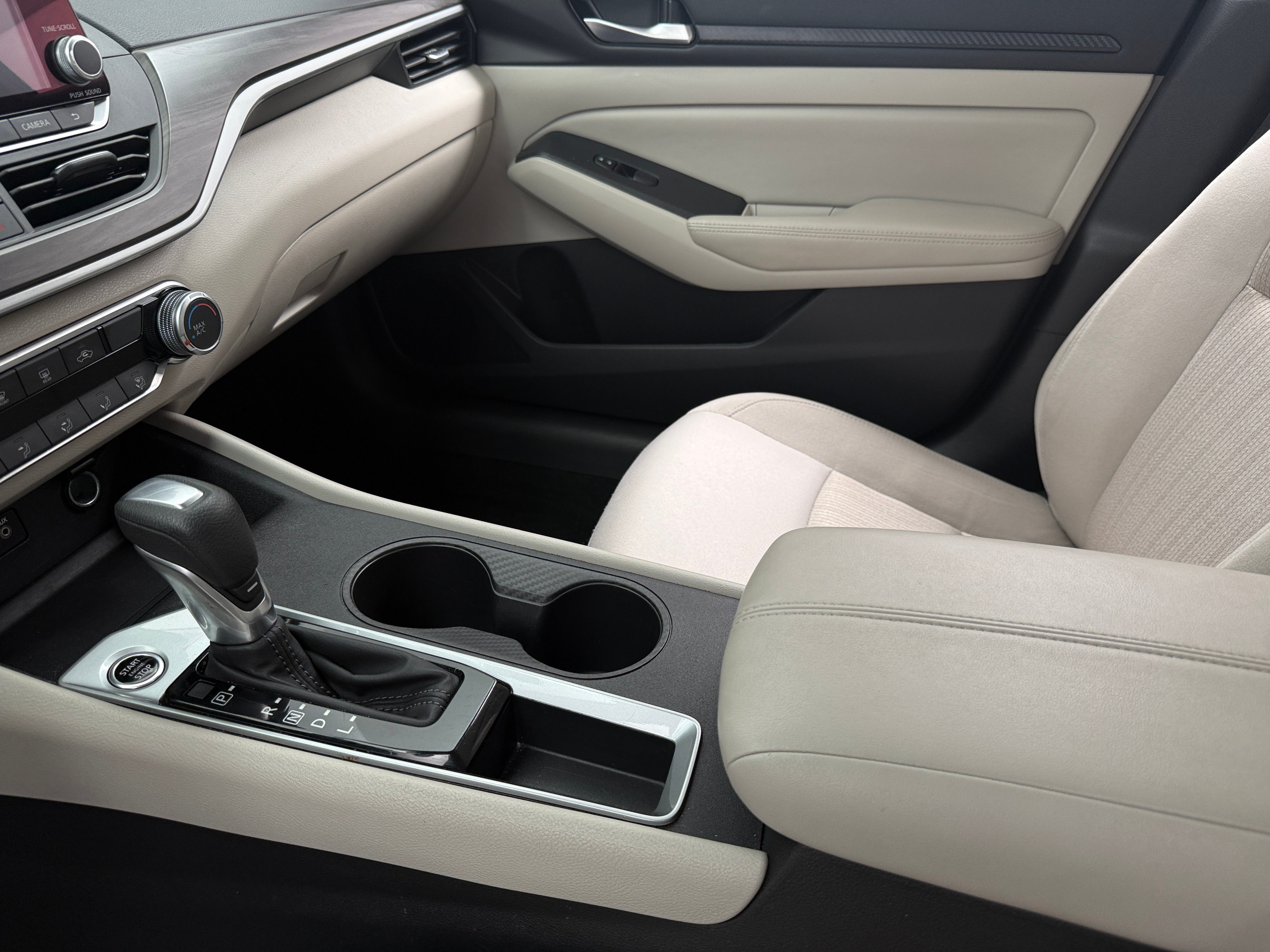 2025 Nissan Altima SV - Photo 6