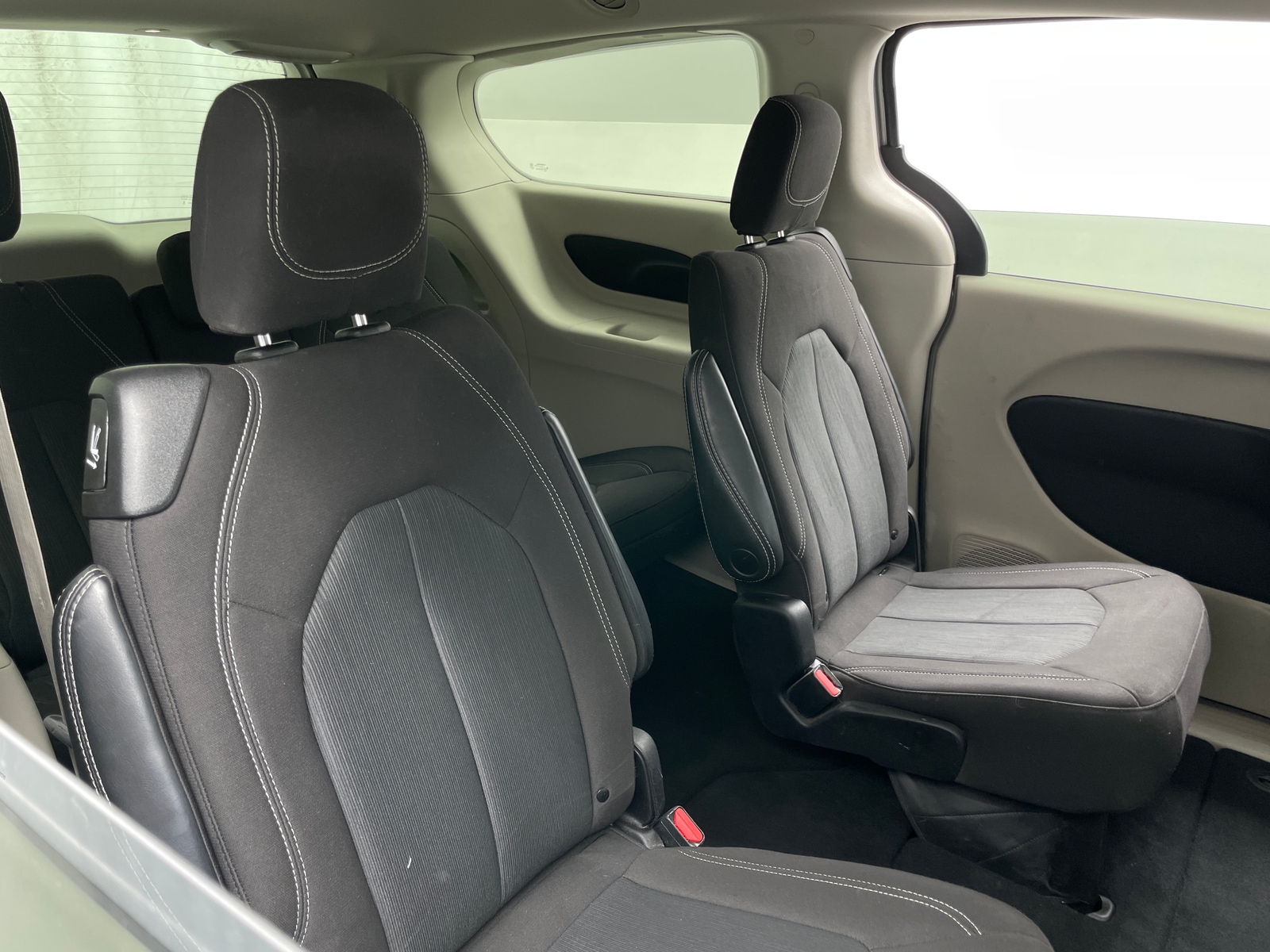 Thumbnail: 2023 Chrysler Voyager - 5