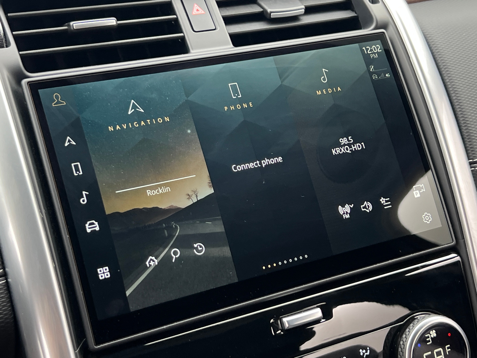 Thumbnail: 2025 Land Rover Discovery - 3