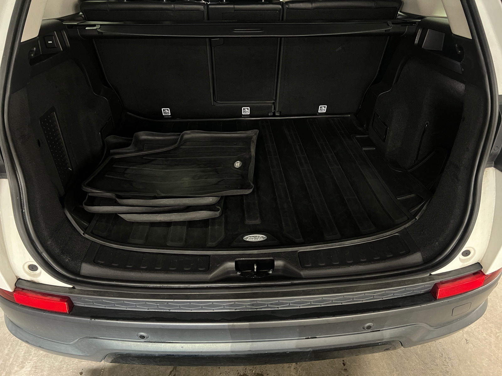Thumbnail: 2021 Land Rover Discovery Sport - 6