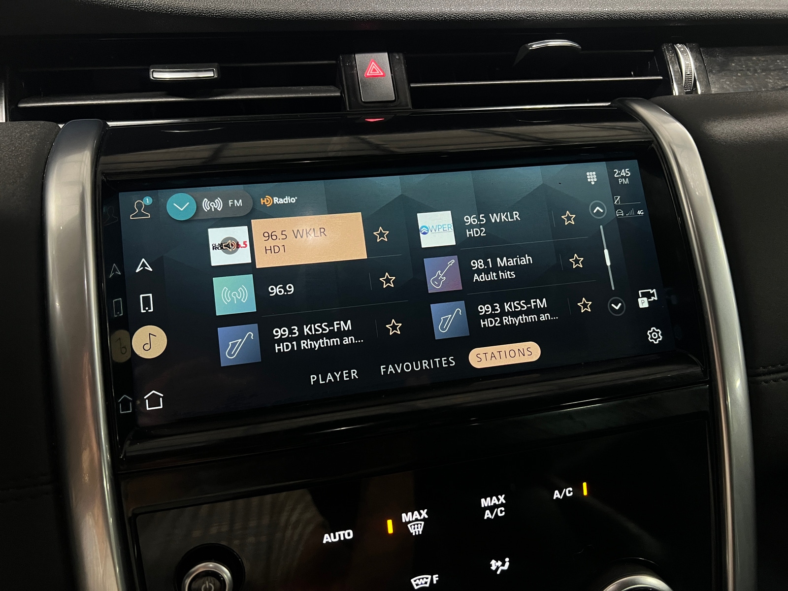 Thumbnail: 2021 Land Rover Discovery Sport - 3
