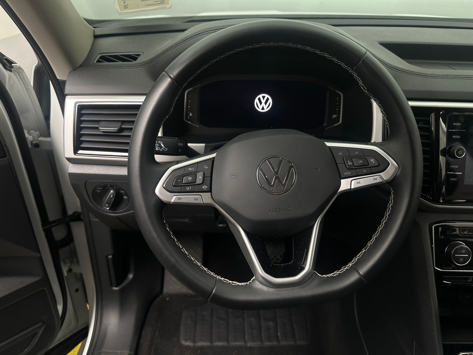 Thumbnail: 2023 Volkswagen Atlas - 4