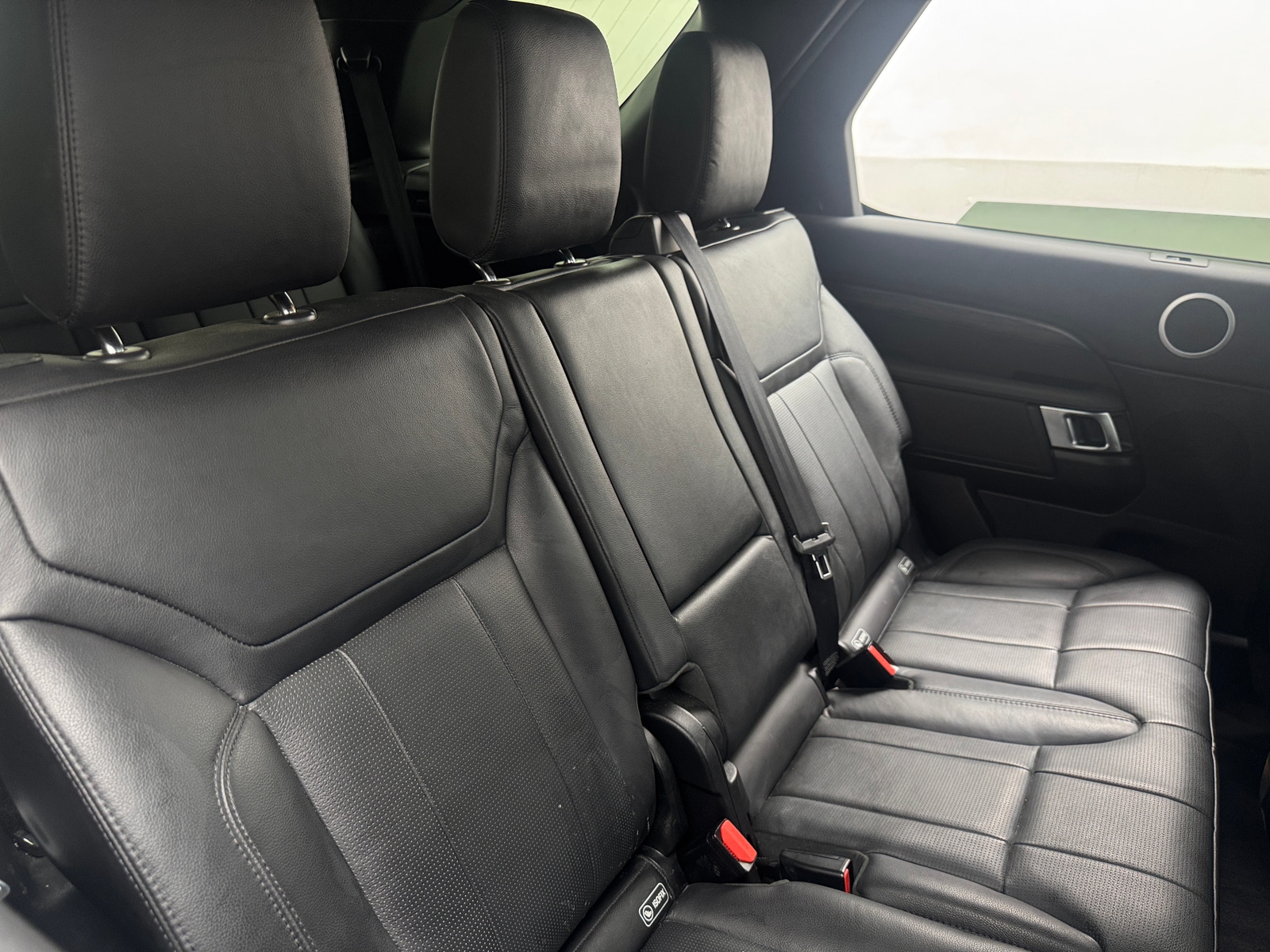 Thumbnail: 2018 Land Rover Discovery - 5