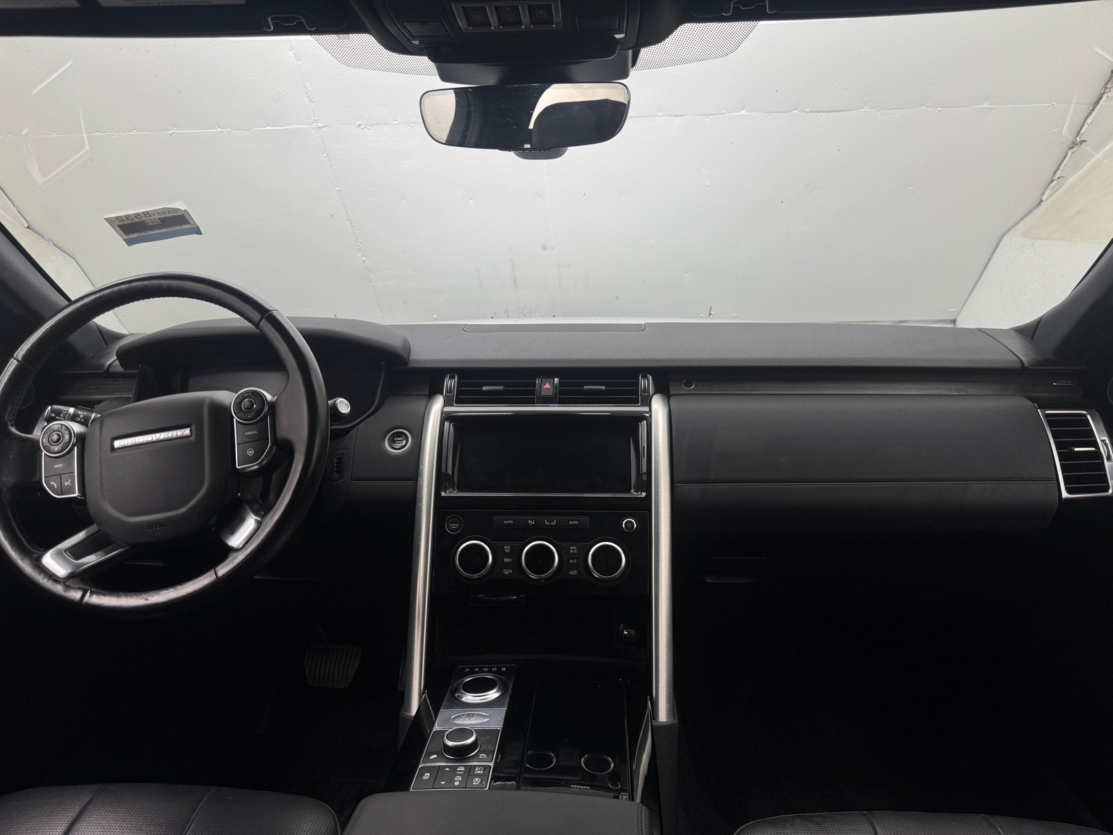 Thumbnail: 2018 Land Rover Discovery - 2