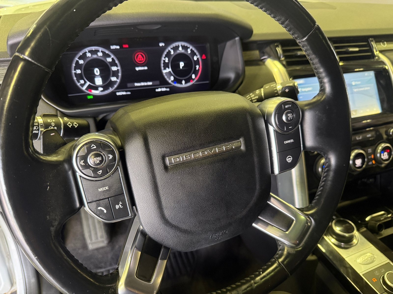 Thumbnail: 2018 Land Rover Discovery - 4