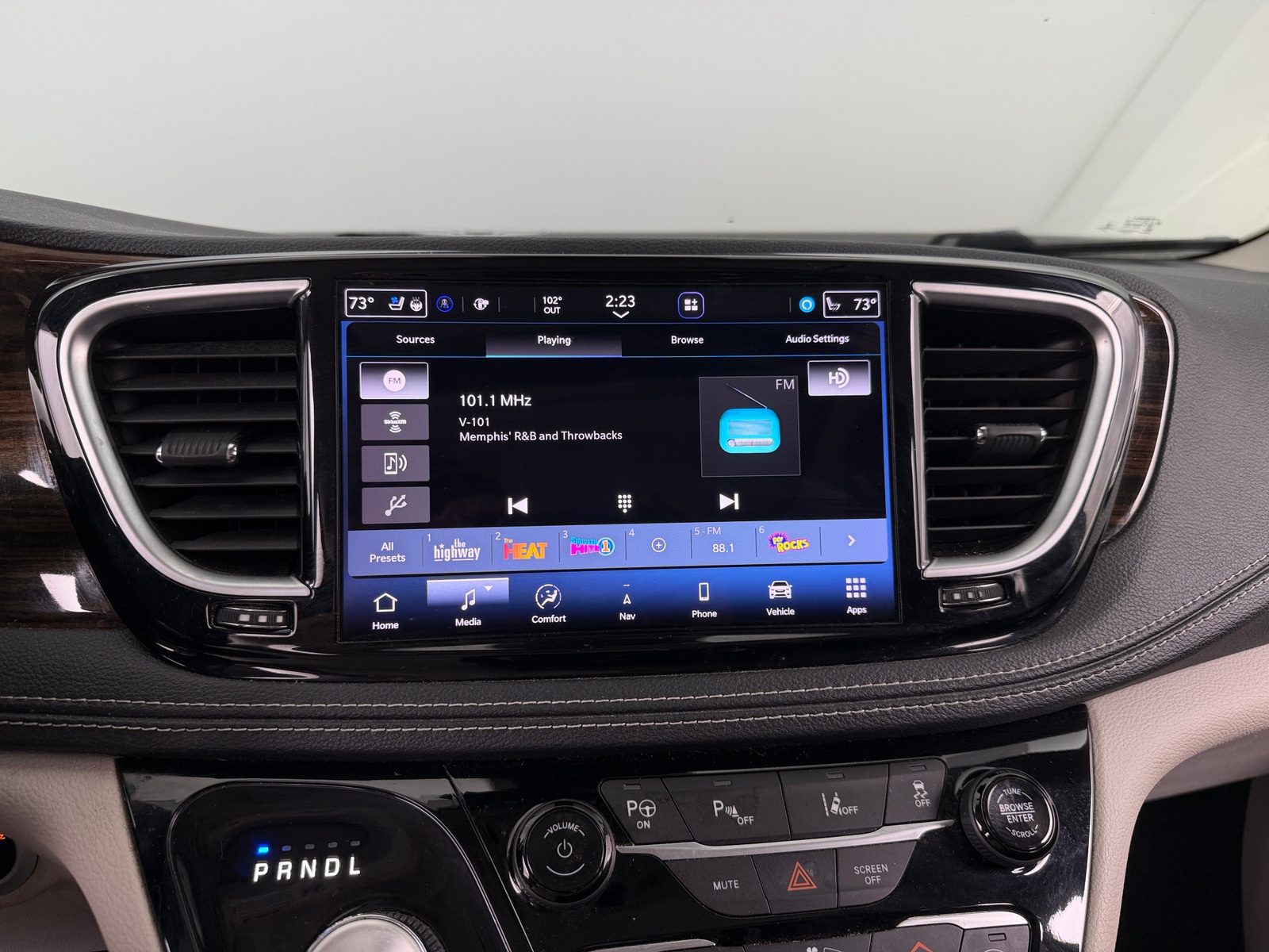 Thumbnail: 2021 Chrysler Pacifica - 3