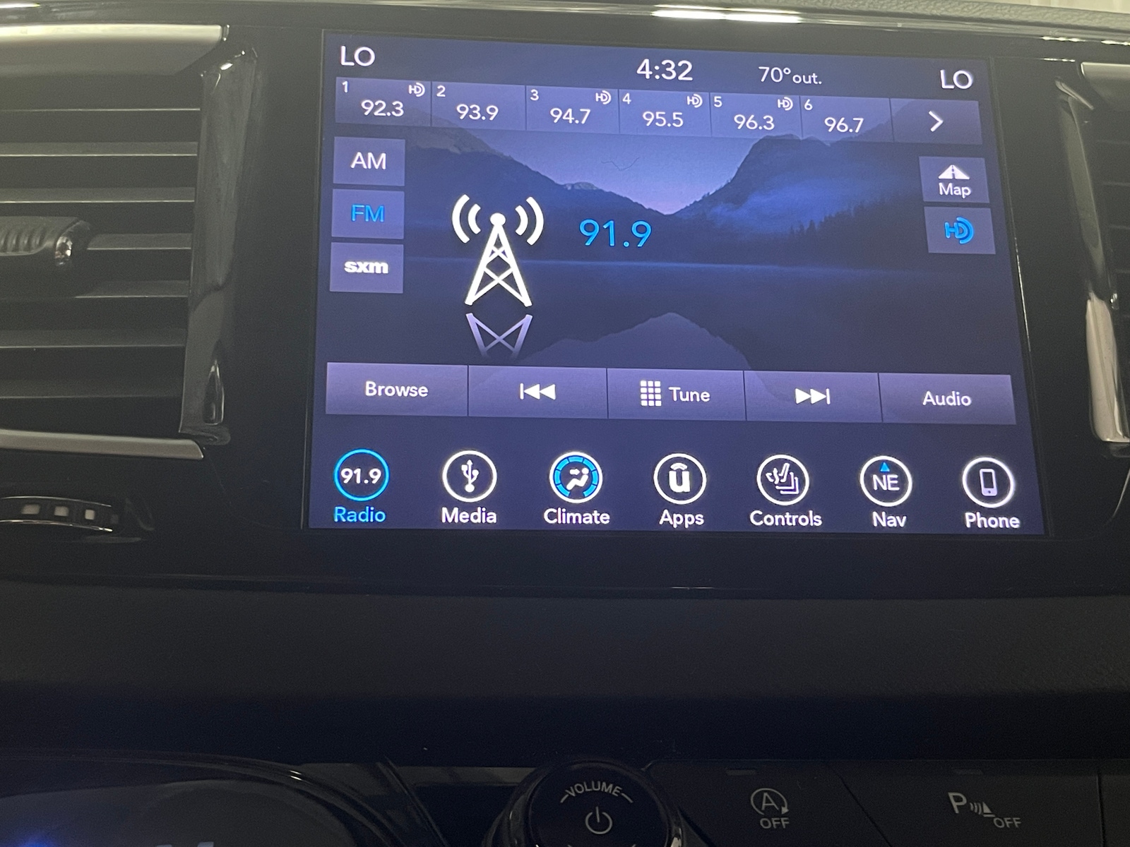 Thumbnail: 2019 Chrysler Pacifica - 3