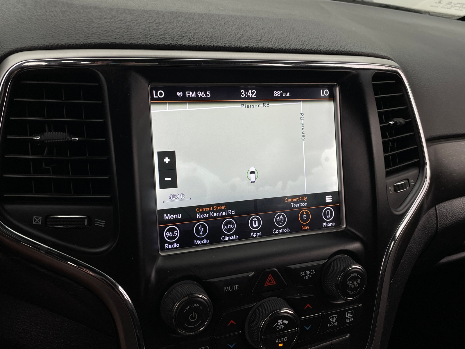 Thumbnail: 2018 Jeep Grand Cherokee - 3