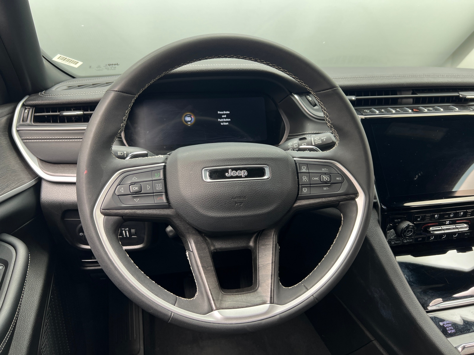 Thumbnail: 2024 Jeep Grand Cherokee L - 4