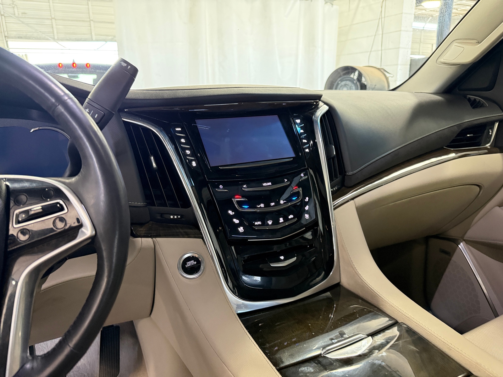 Thumbnail: 2018 Cadillac Escalade - 3