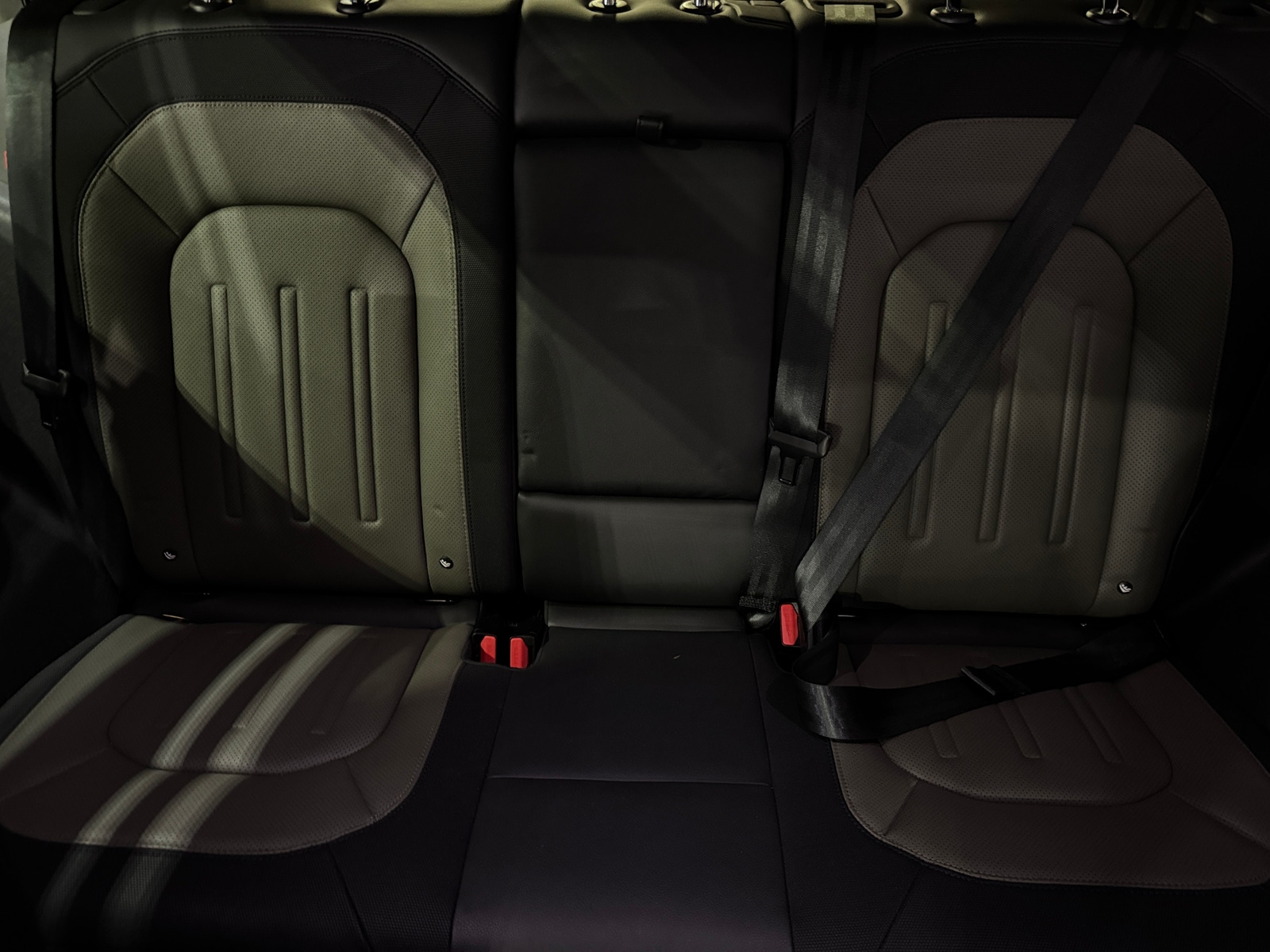 Thumbnail: 2022 Land Rover Defender - 6