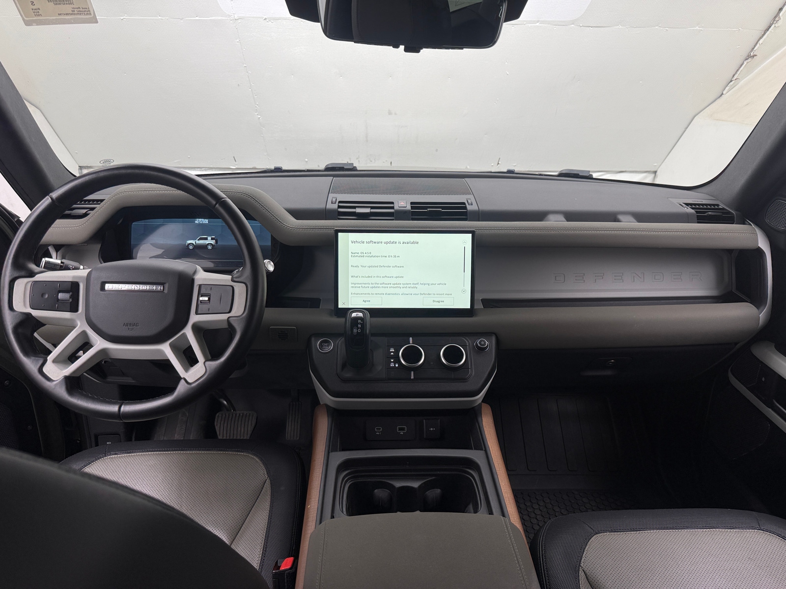 Thumbnail: 2022 Land Rover Defender - 3