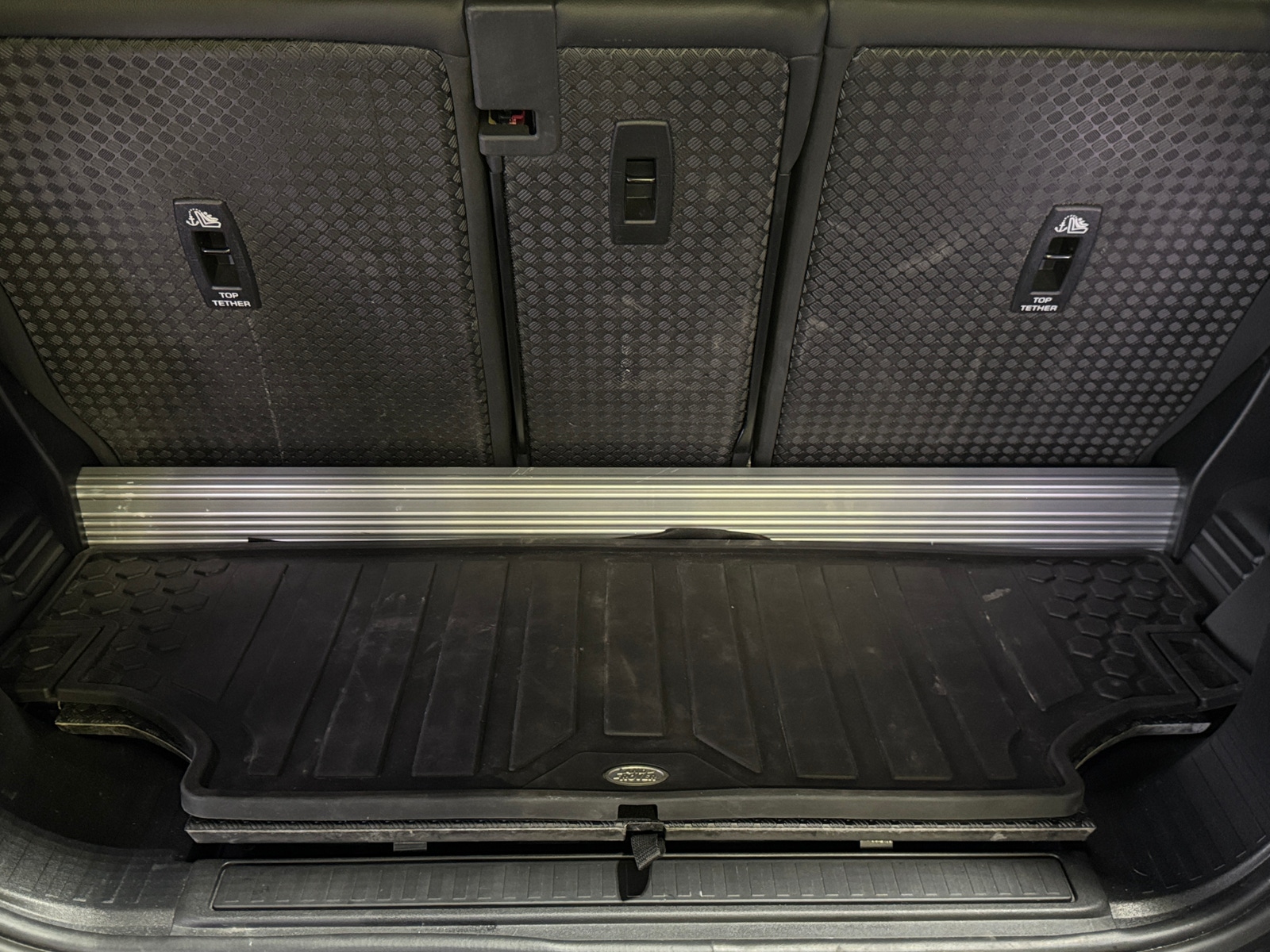 Thumbnail: 2022 Land Rover Defender - 7