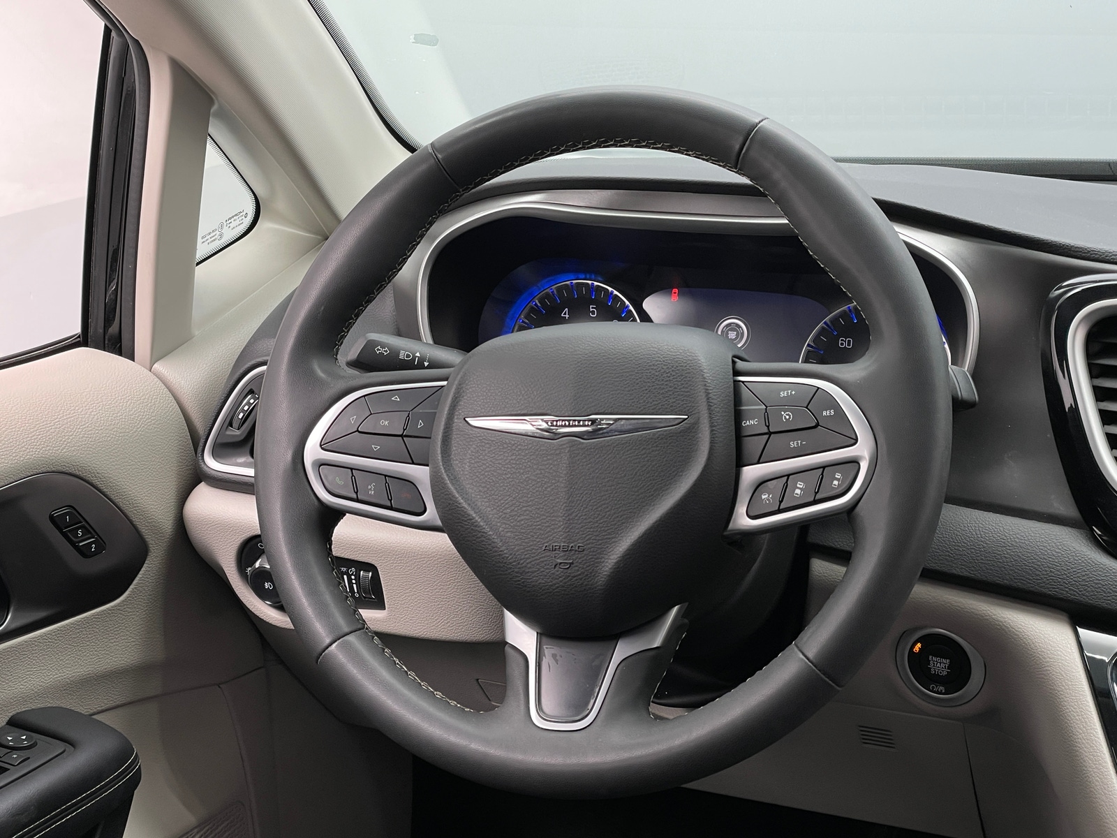 Thumbnail: 2024 Chrysler Pacifica - 4