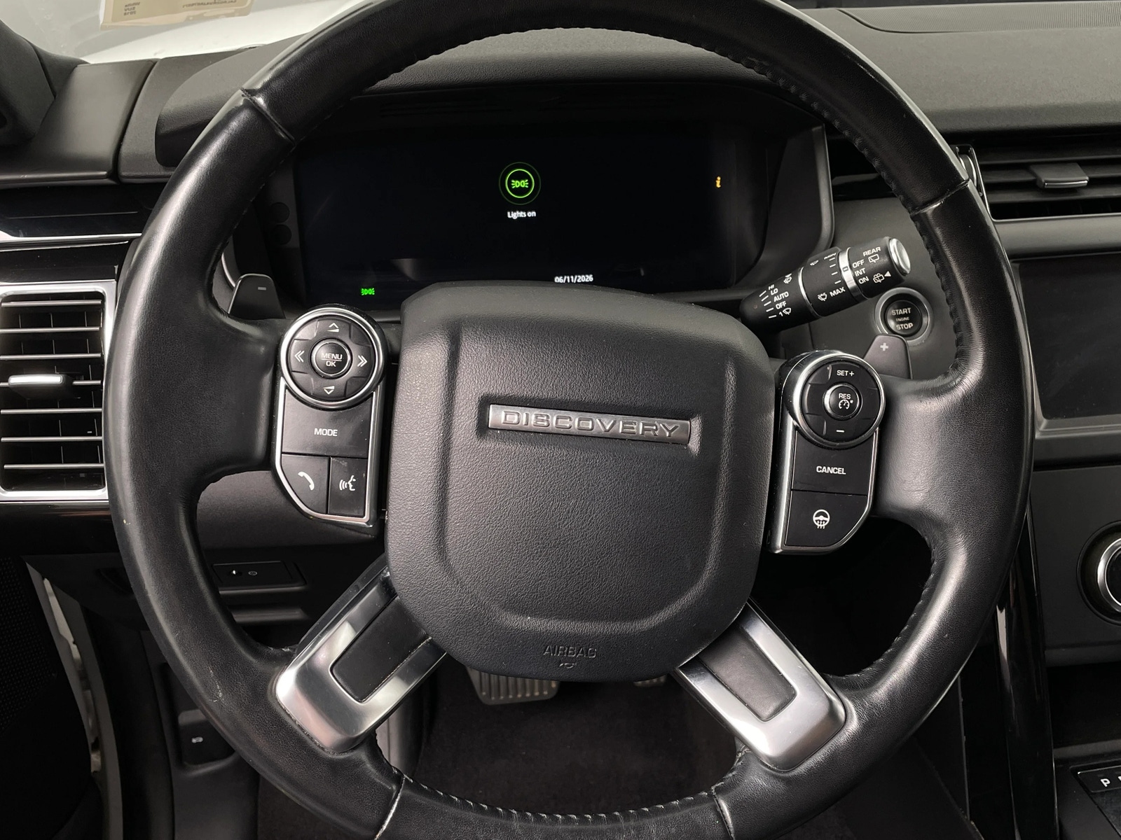 Thumbnail: 2018 Land Rover Discovery - 4