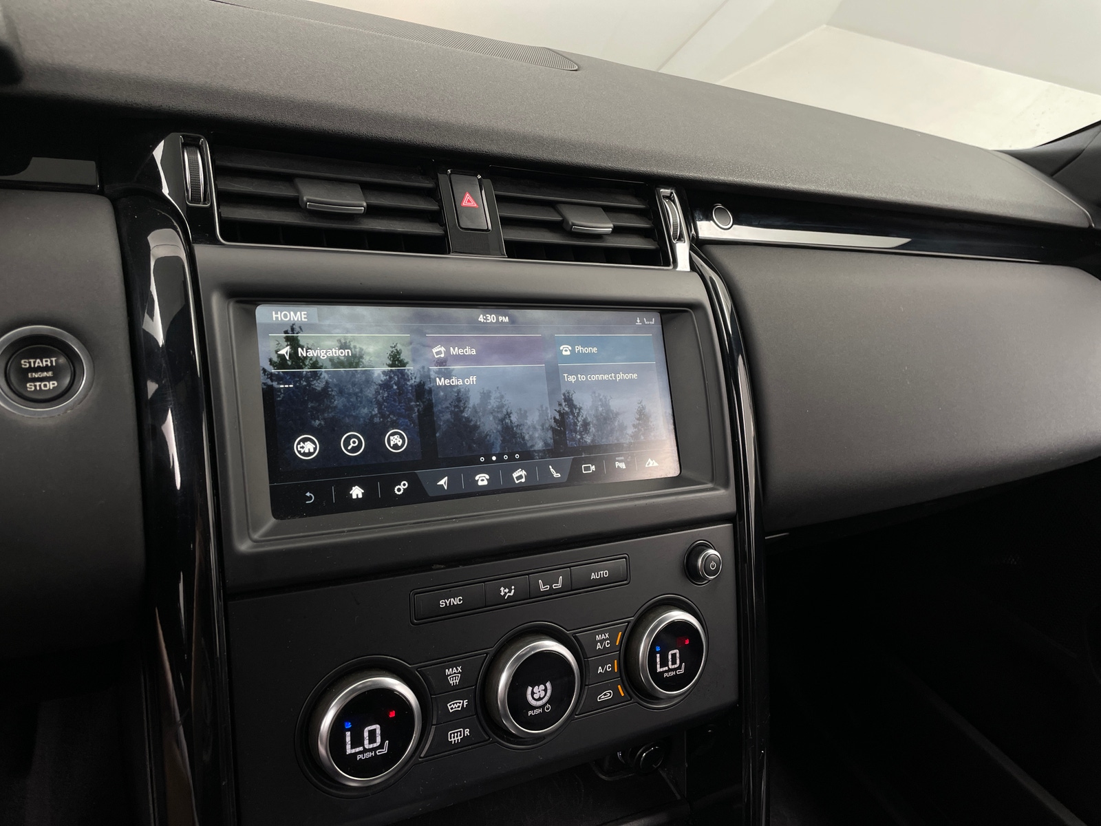 Thumbnail: 2018 Land Rover Discovery - 3