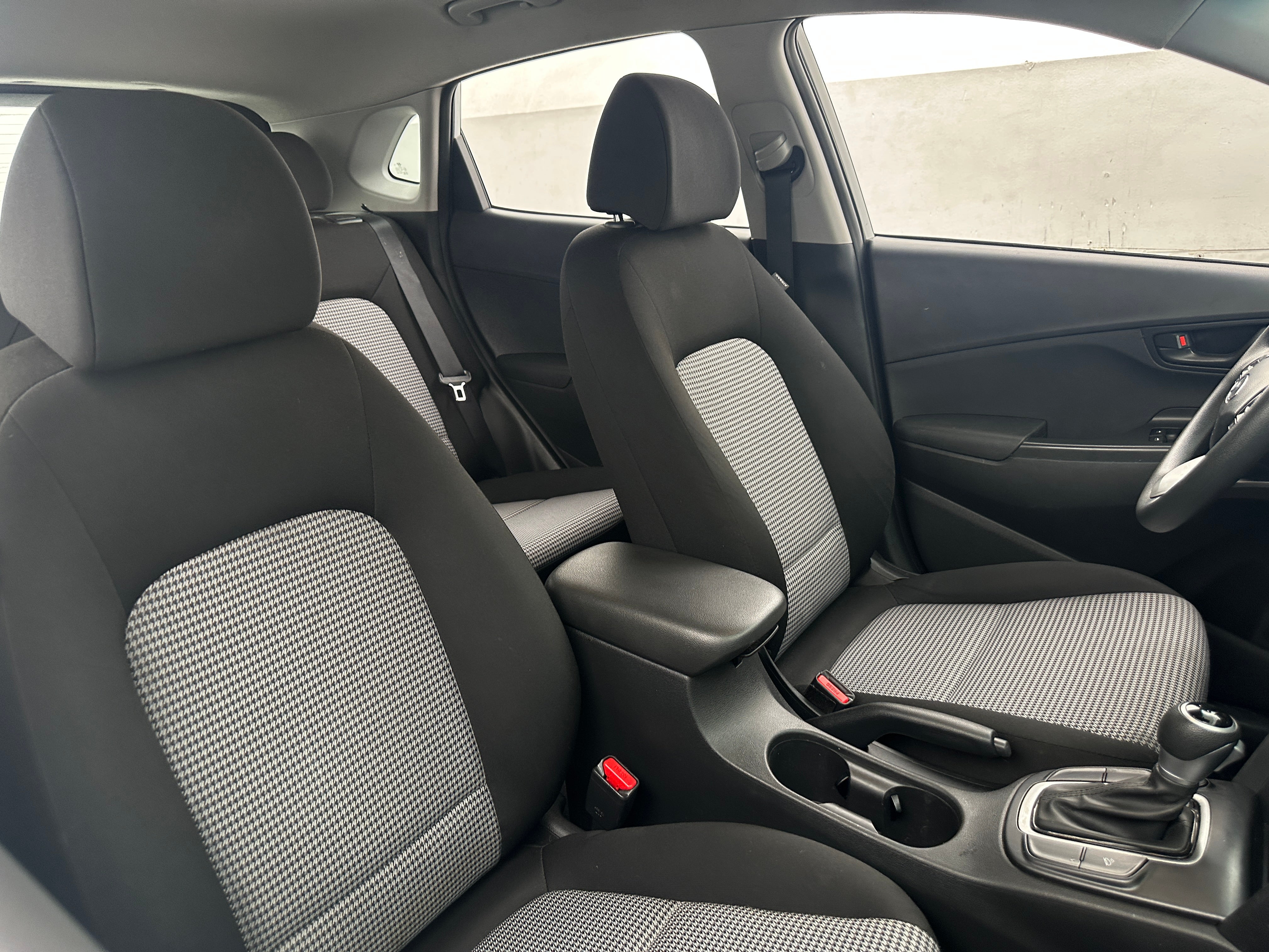 2021 Hyundai Kona SE - Photo 2