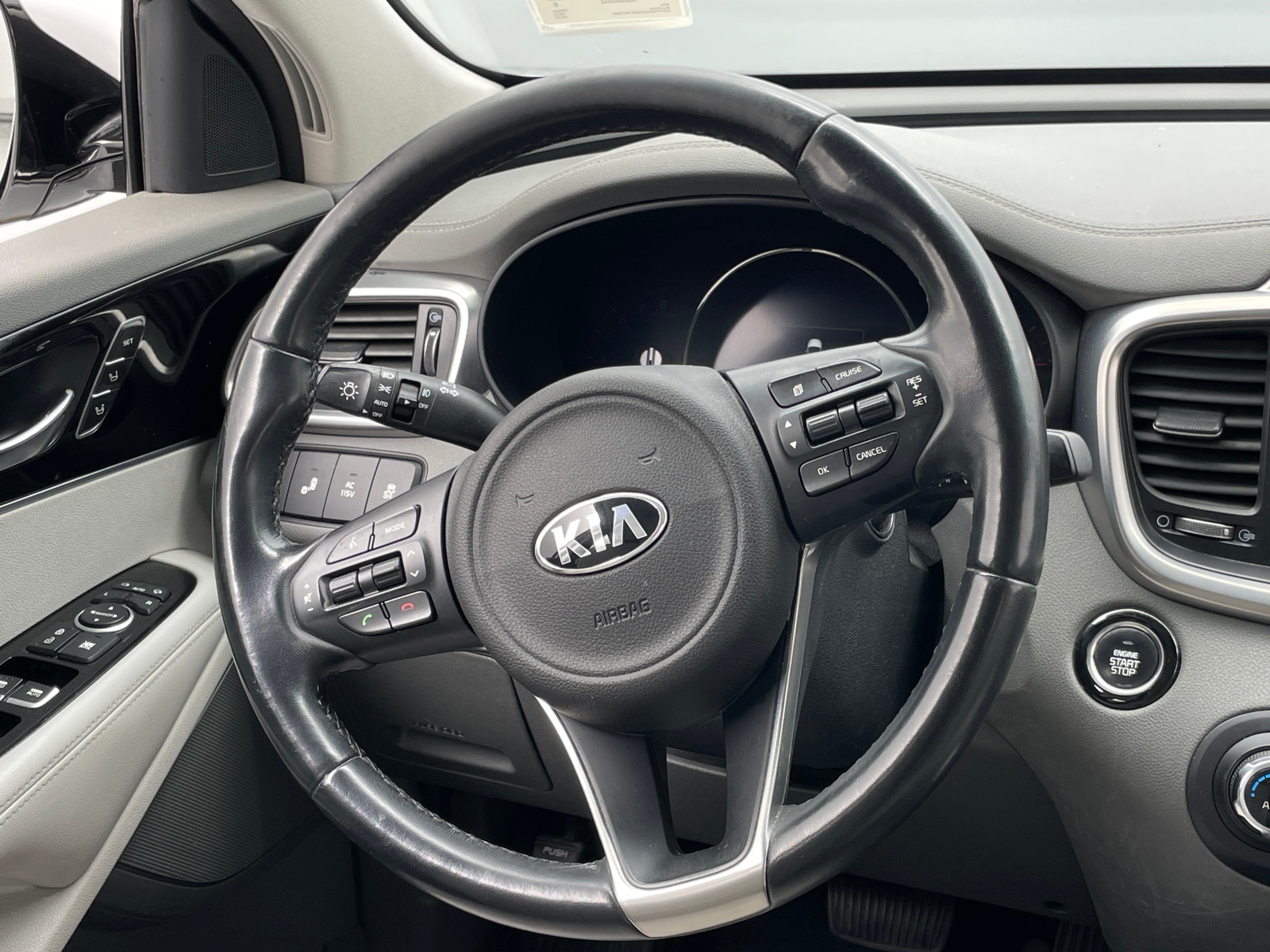 Thumbnail: 2016 Kia Sorento - 4