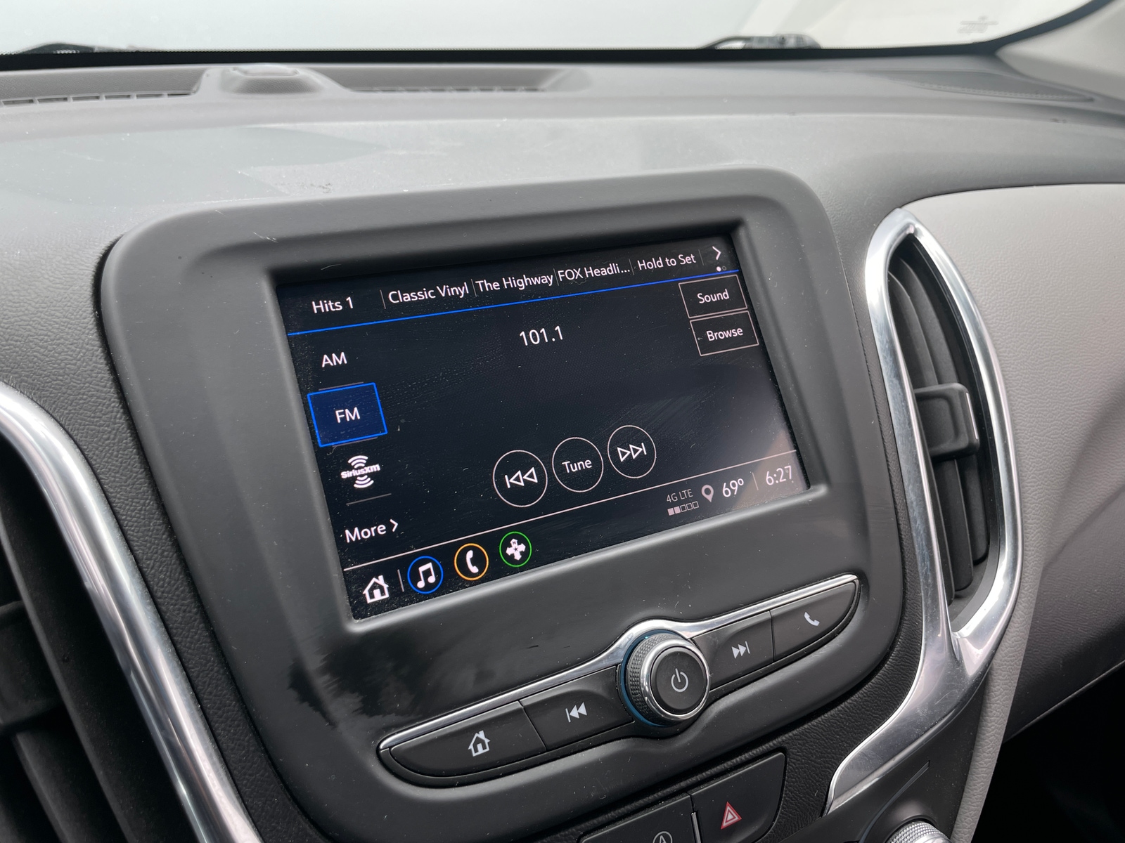 Thumbnail: 2022 Chevrolet Equinox - 4